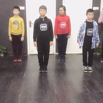 廣漢酷睿流行舞 點(diǎn)燃舞臺魅力的歌唱表演服務(wù)
